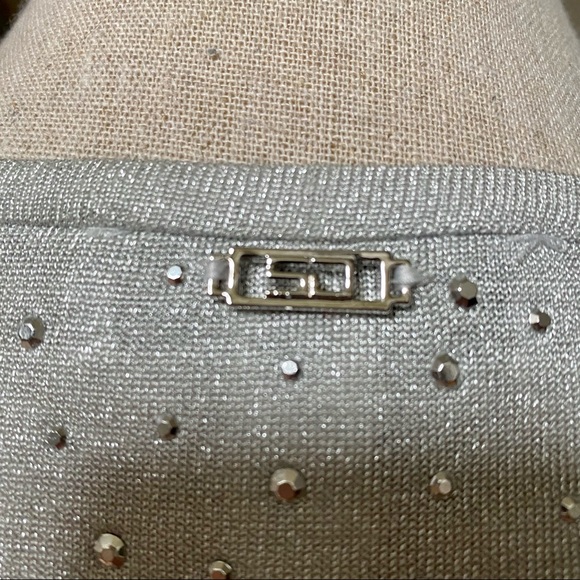 ST. JOHN Silvery Studded Top - Picture 3 of 8